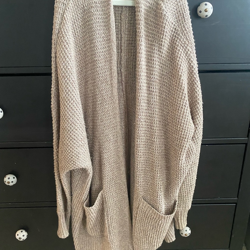 American Eagle oversized baige cardigan